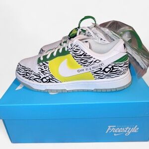 Nike Dunk Low - Doernbecher Zoe
Size mens 6.5 / women’s 8